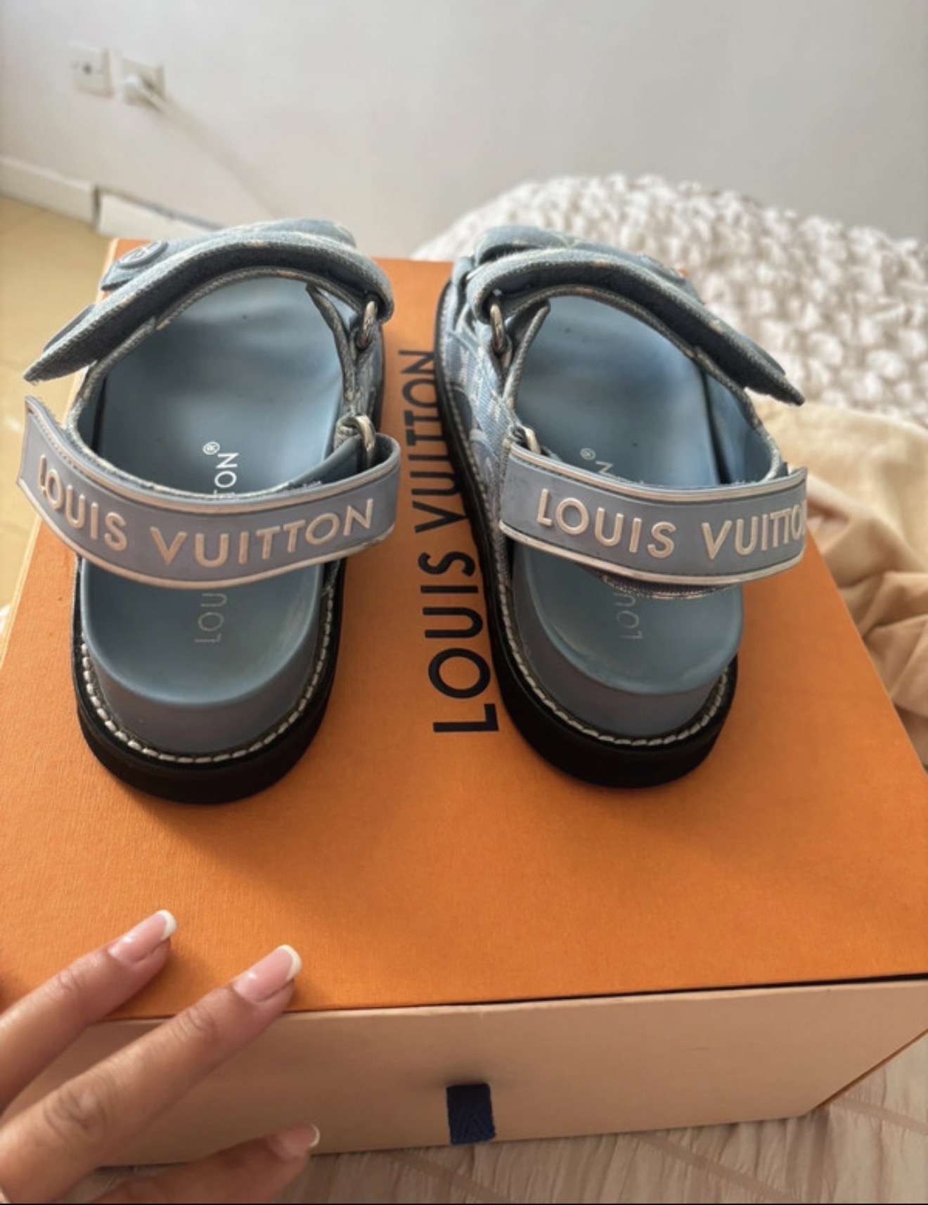 Louis Vuitton sandalky