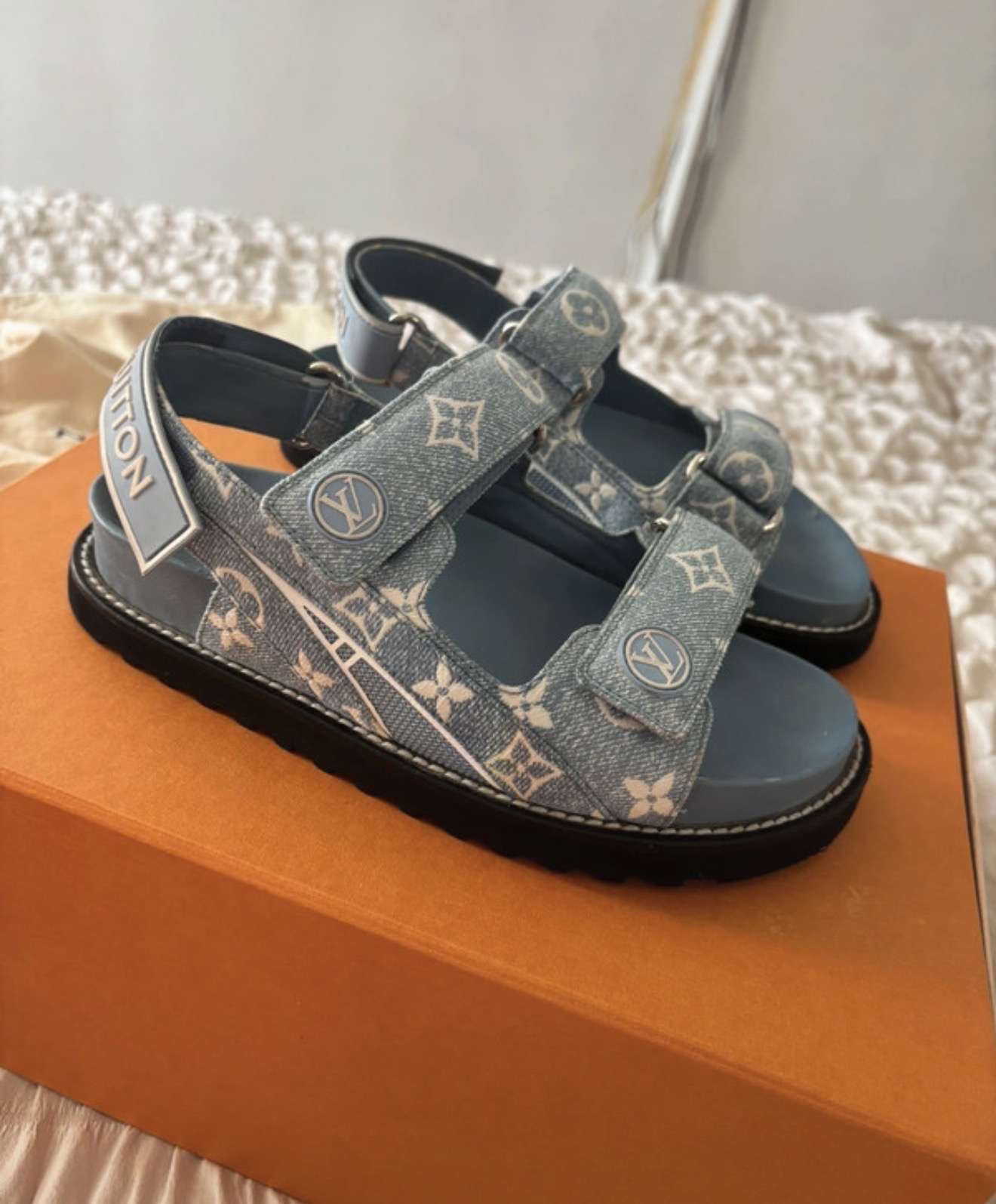 Louis Vuitton sandalky