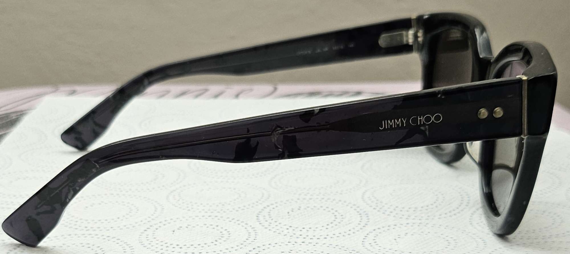 Jimmy Choo slnečné okuliare.