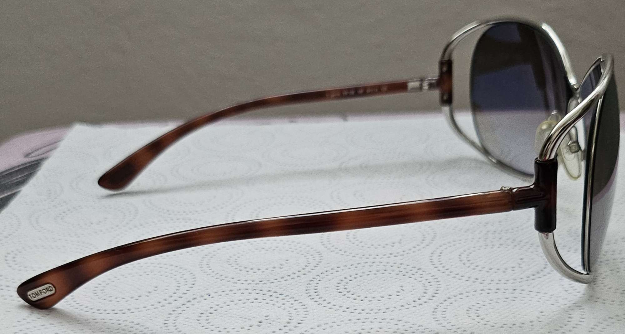 Tom Ford slnečné okuliare model Eugenia TF156.