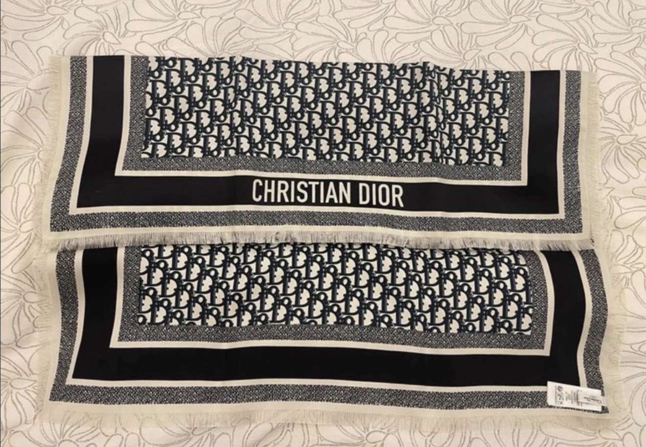 Dior šatka