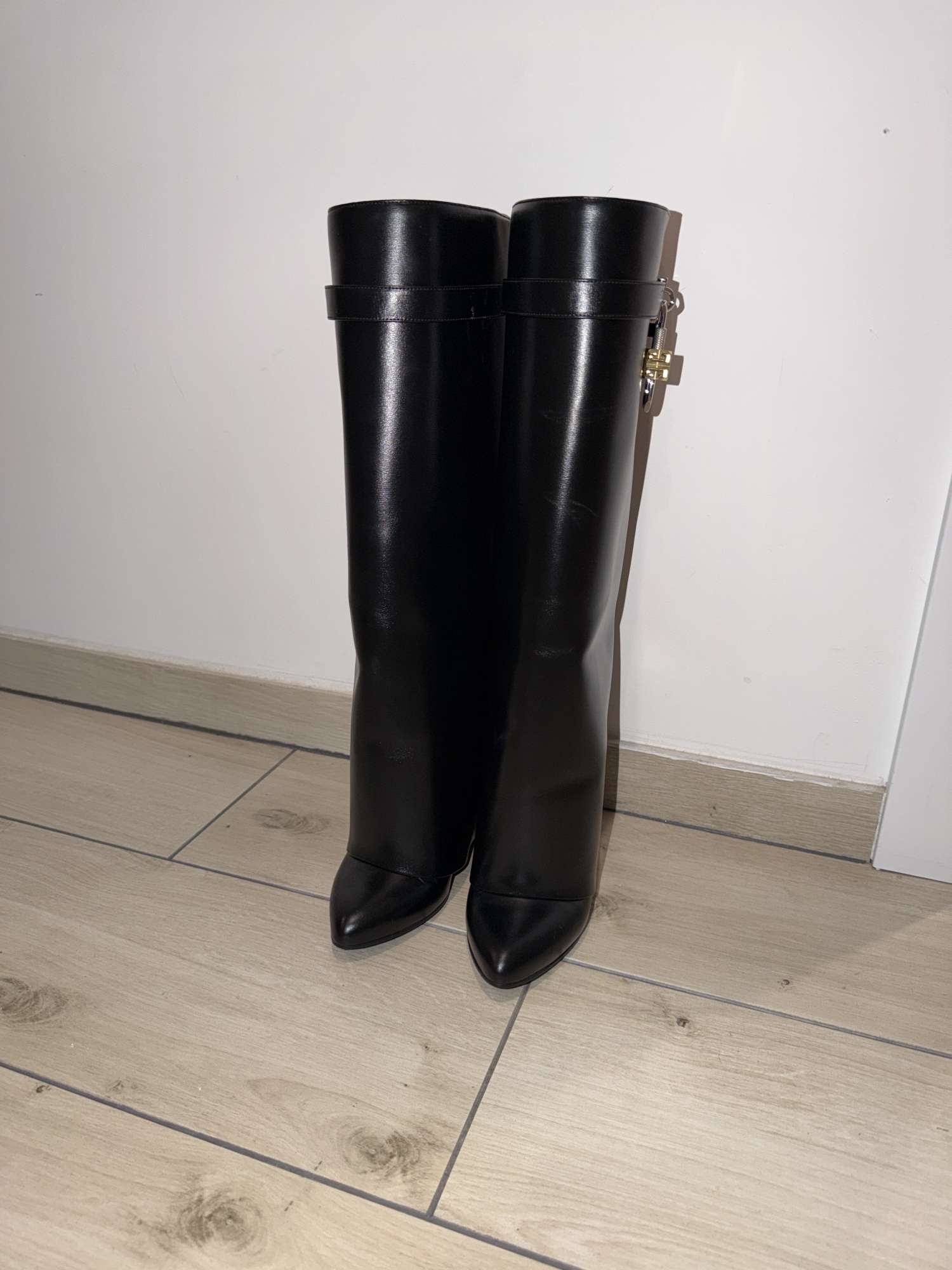 Givenchy boots black Shark