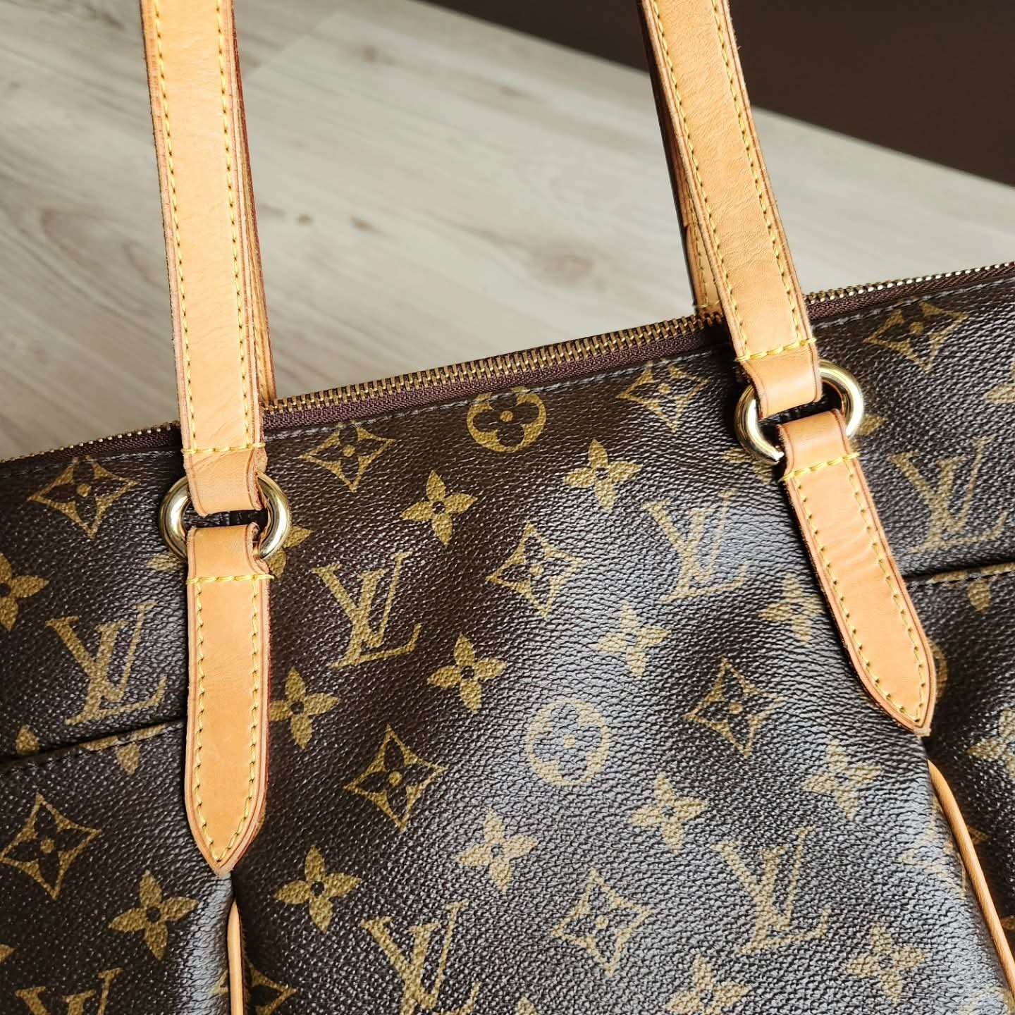 Louis Vuitton Totally