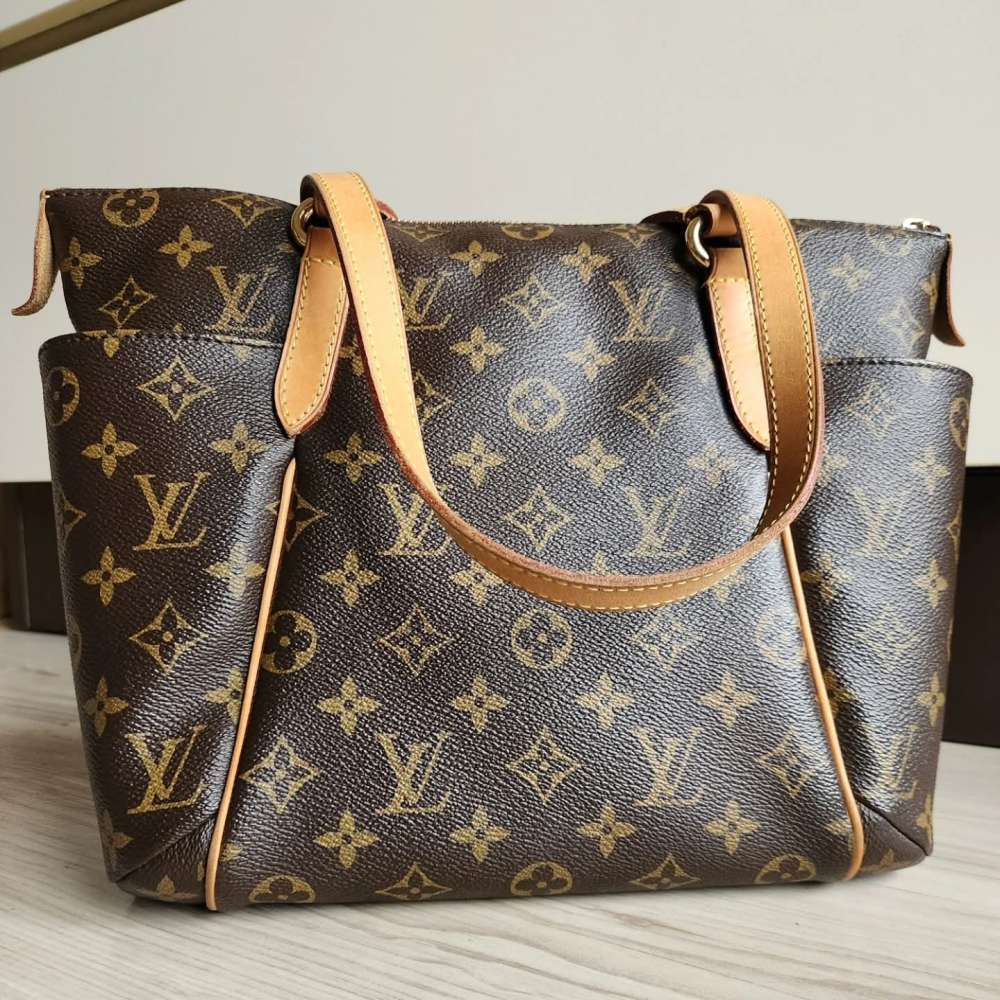 Louis Vuitton Totally