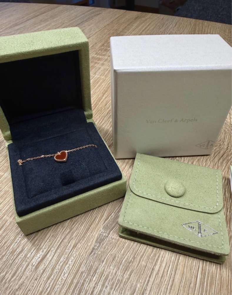 Van Cleef arpels naramok