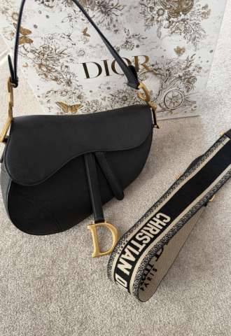 https://www.vipluxury.sk/Saddle Dior kabelka s pruhom