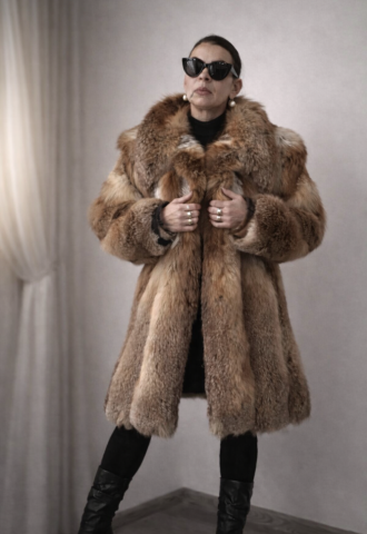 https://www.vipluxury.sk/Luxusný kožuch z pravej líšky s veľkým golierom