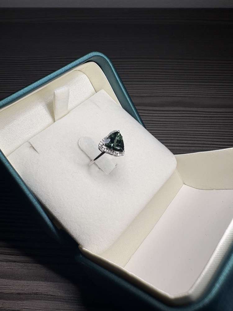 Luxusný platinový prsteň s prírodným turmalínom 2.47ct