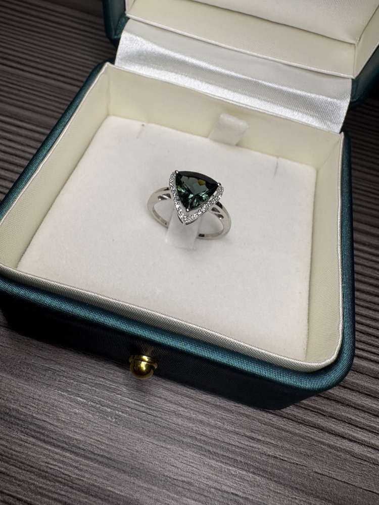Luxusný platinový prsteň s prírodným turmalínom 2.47ct