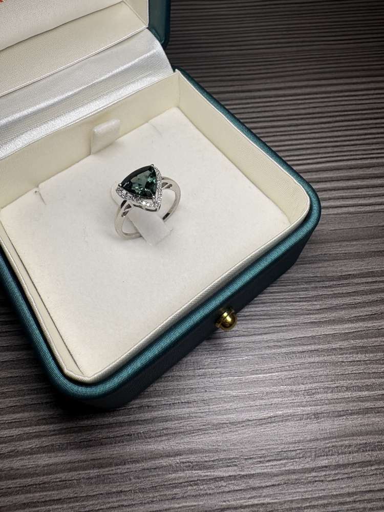 Luxusný platinový prsteň s prírodným turmalínom 2.47ct