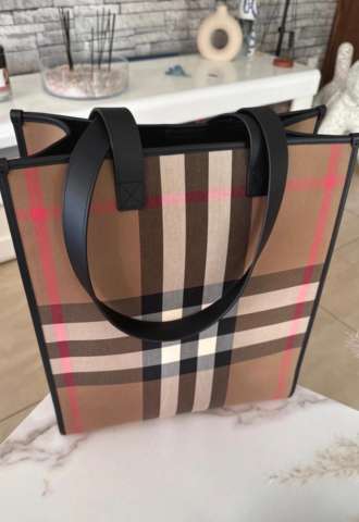 https://www.vipluxury.sk/Burberry kabelka