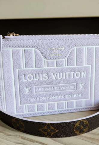 https://www.vipluxury.sk/Louis Vuitton Pochette s popruhem