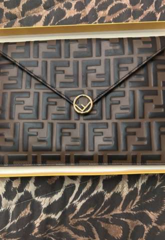 https://www.vipluxury.sk/Fendi clutch