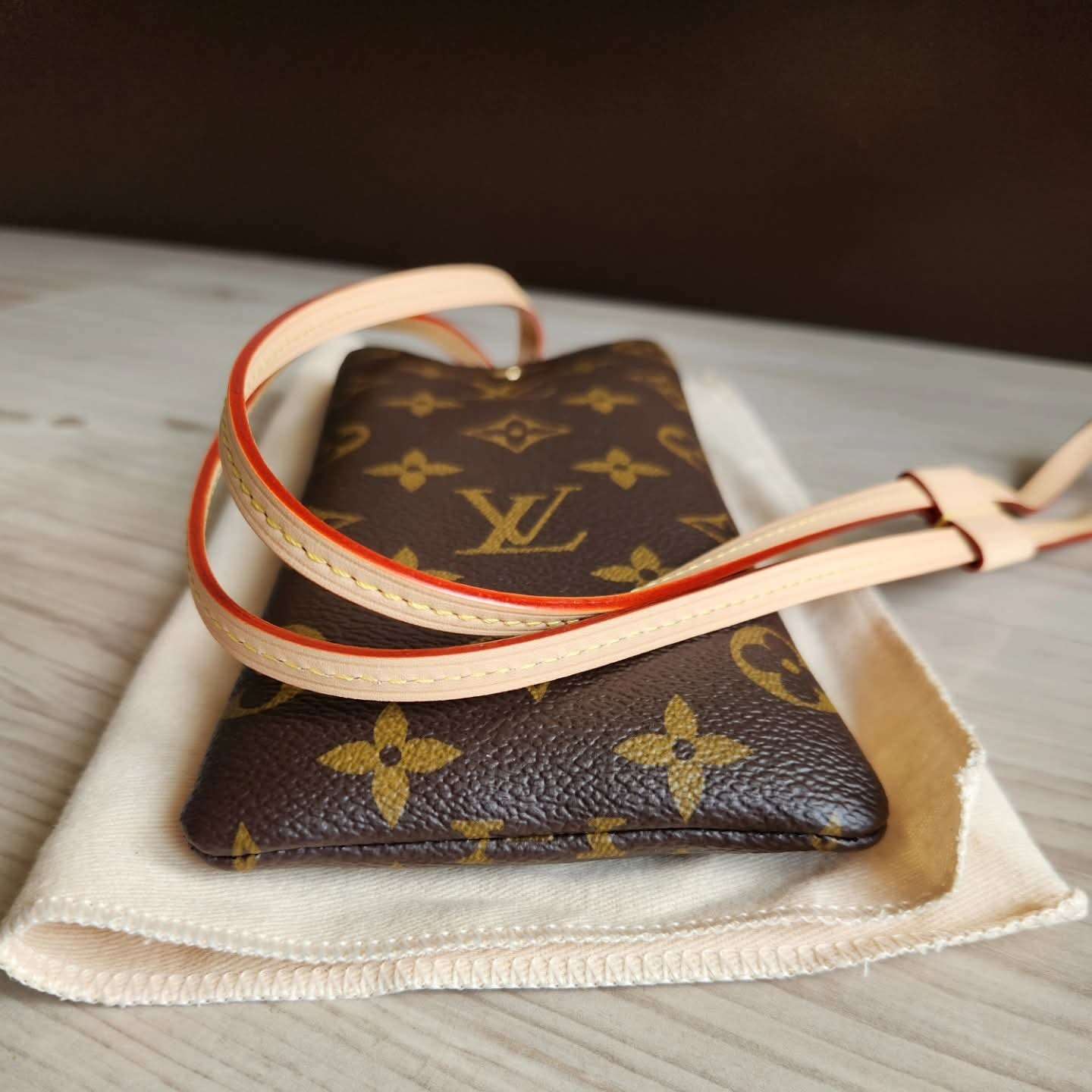 Louis Vuitton Pouzdro