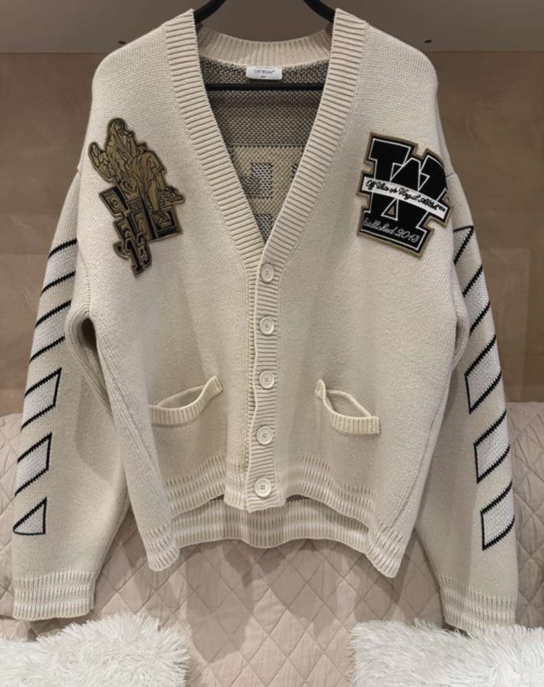 Off white sveter