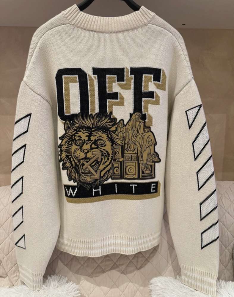 Off white sveter