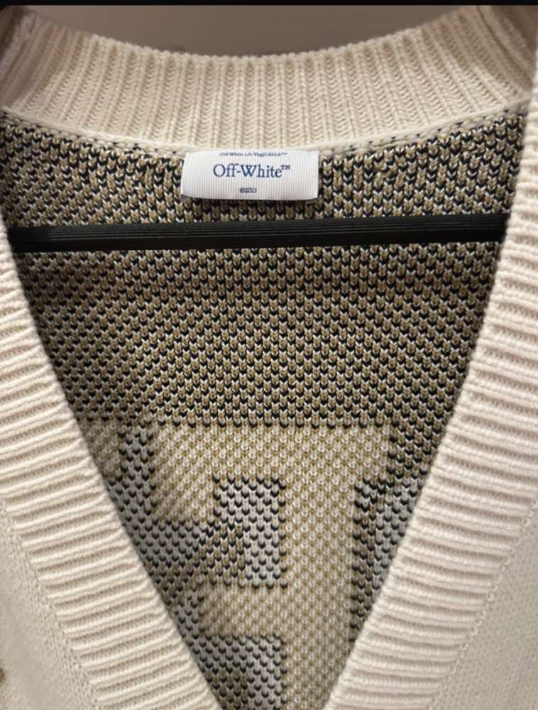 Off white sveter