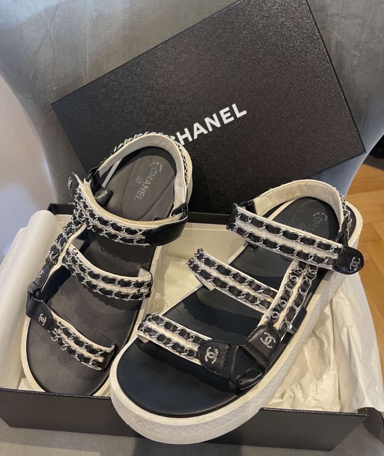 Chanel sandalky
