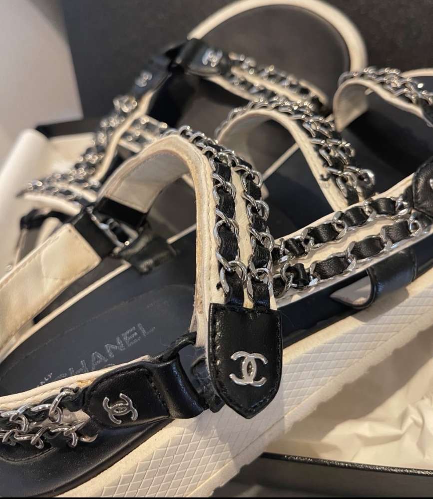 Chanel sandalky
