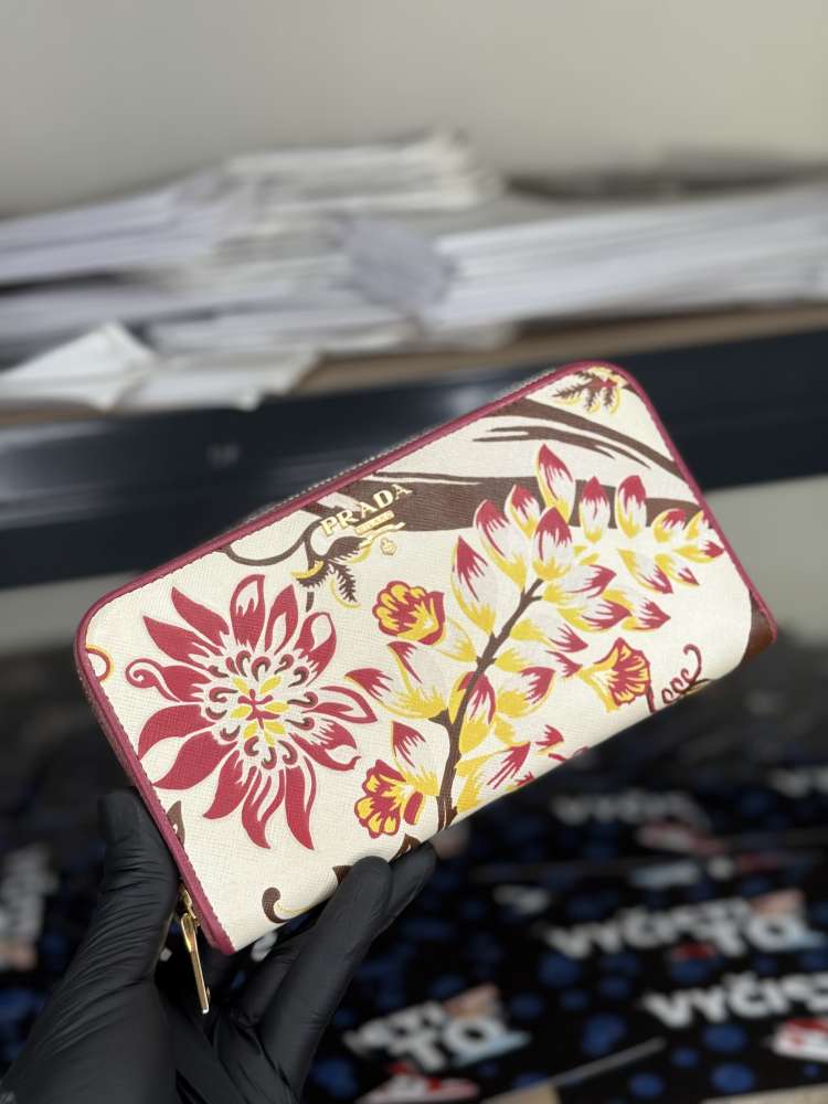 Prada saffiano print wallet