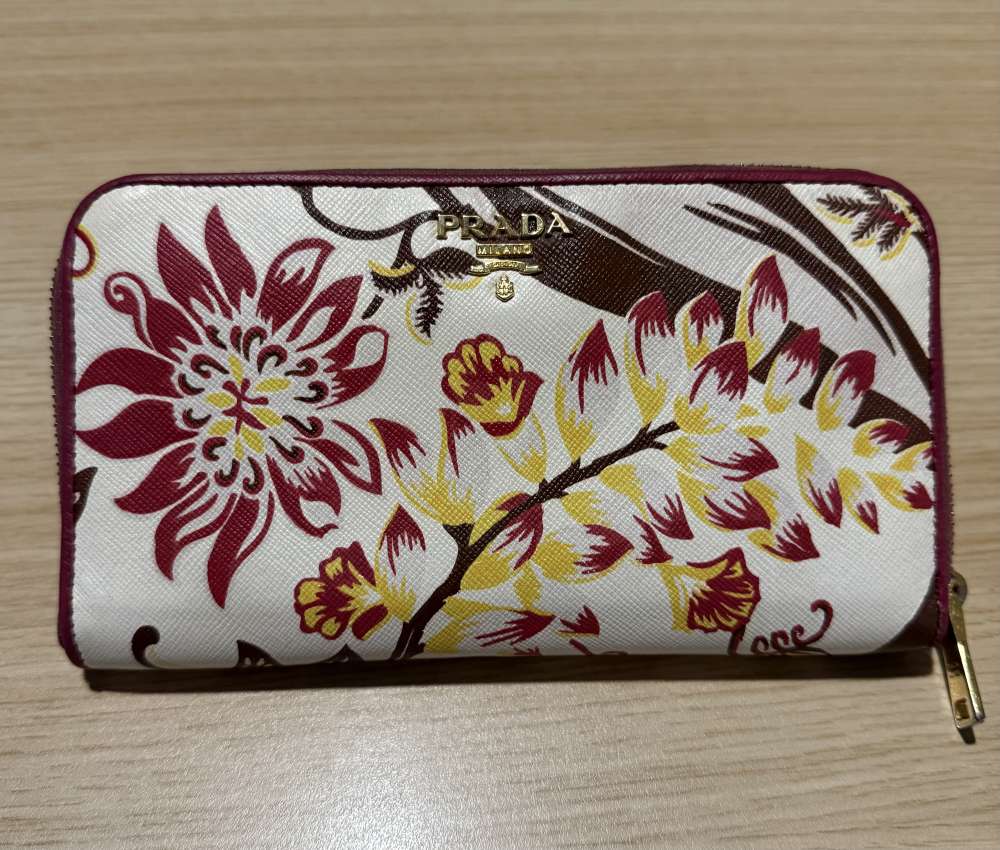 Prada saffiano print wallet