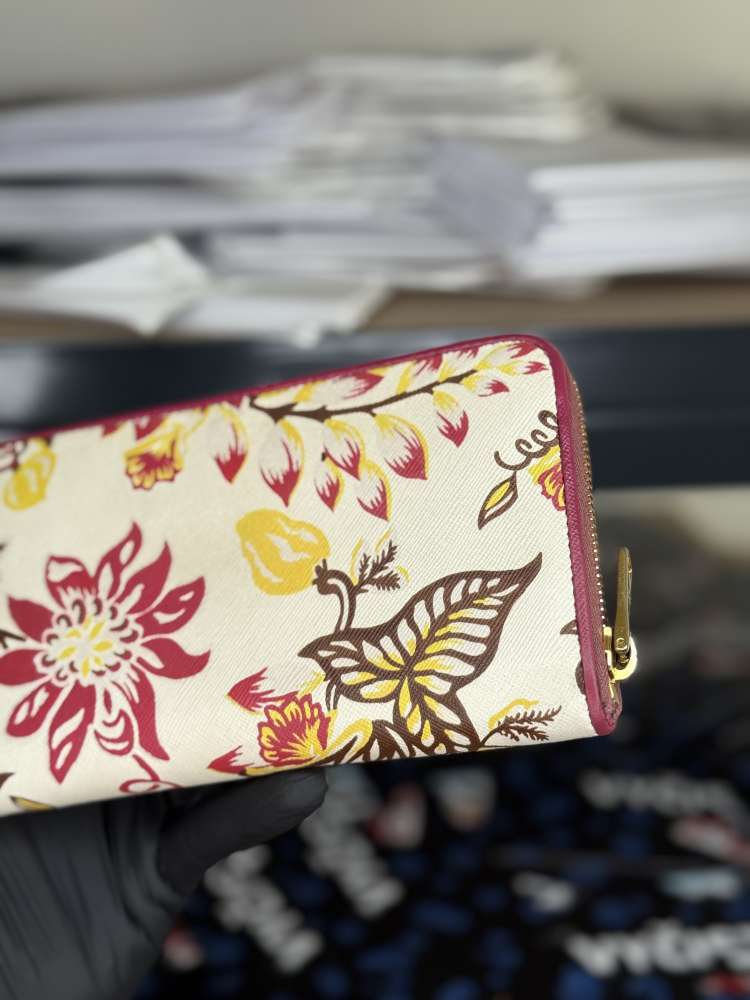 Prada saffiano print wallet