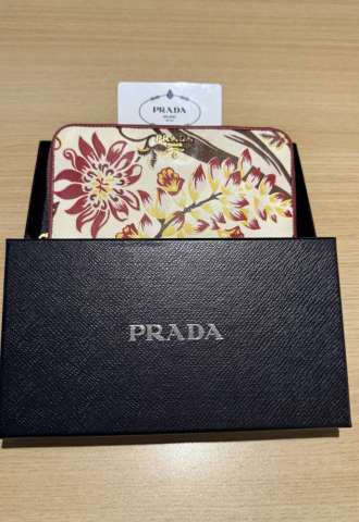 https://www.vipluxury.sk/Prada saffiano print wallet