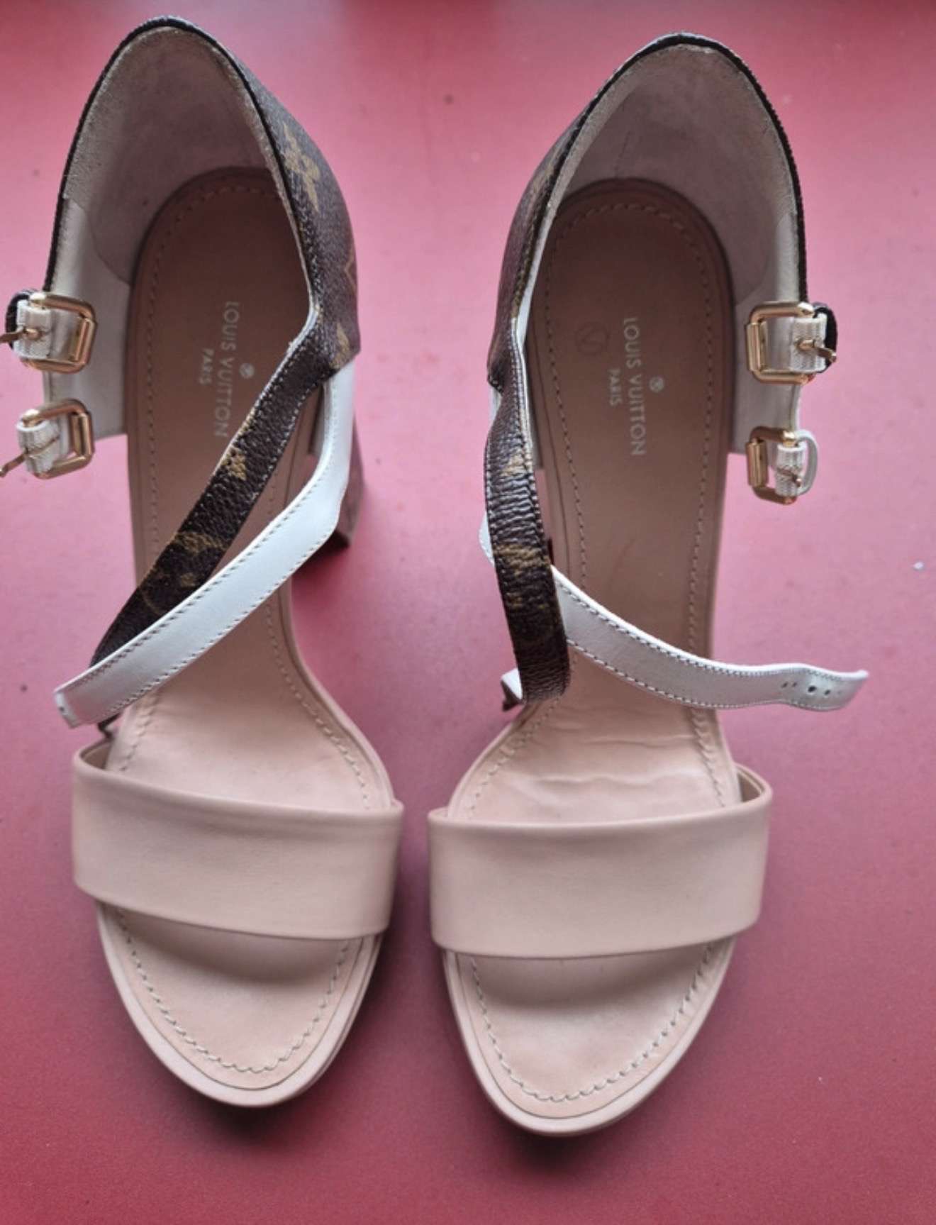 Louis Vuitton sandalky