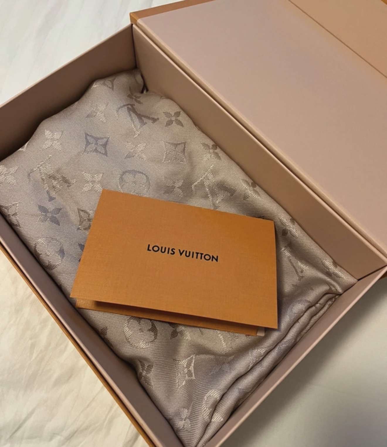 Louis Vuitton šál