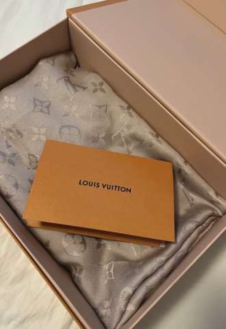 https://www.vipluxury.sk/Louis Vuitton šál