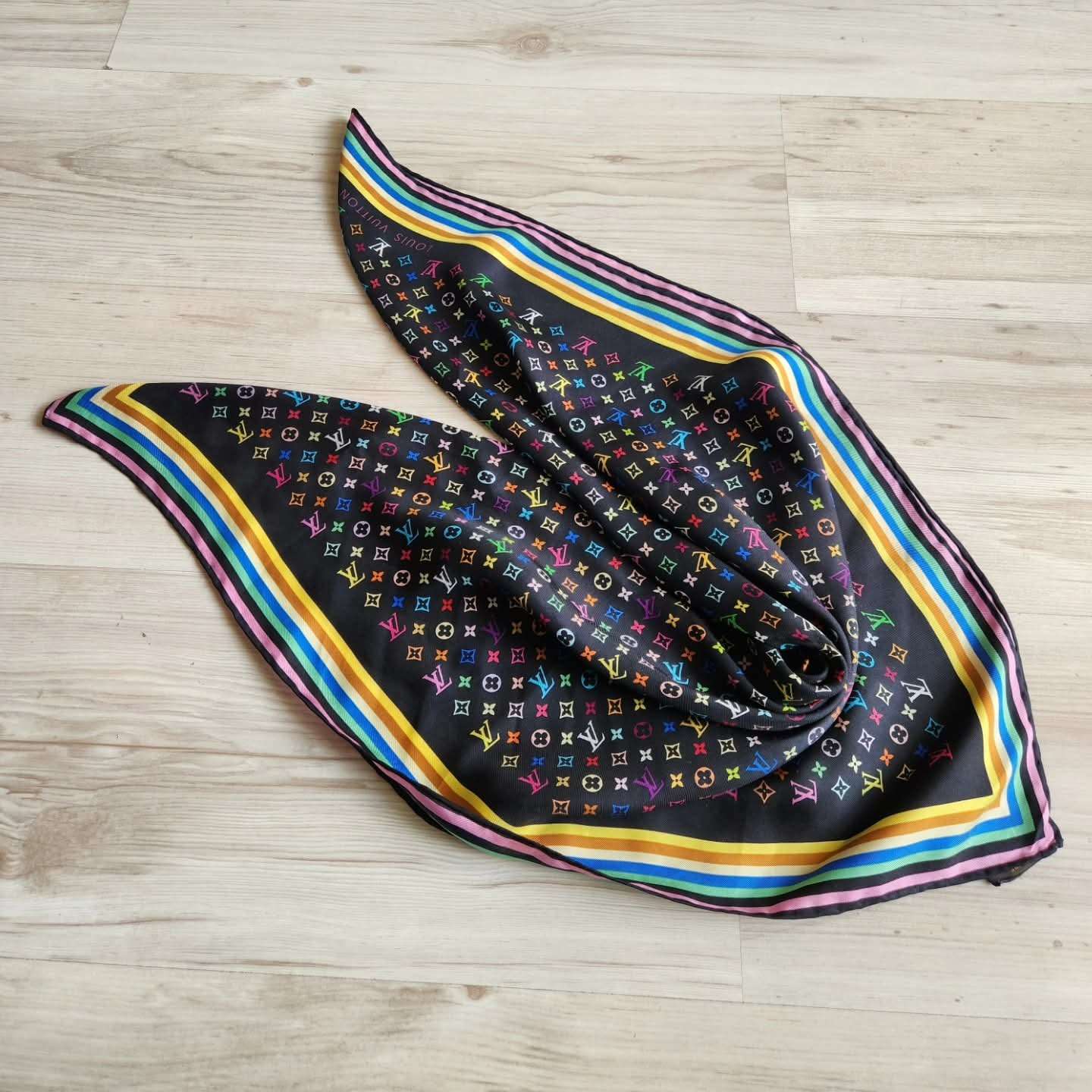 Louis Vuitton Foulard