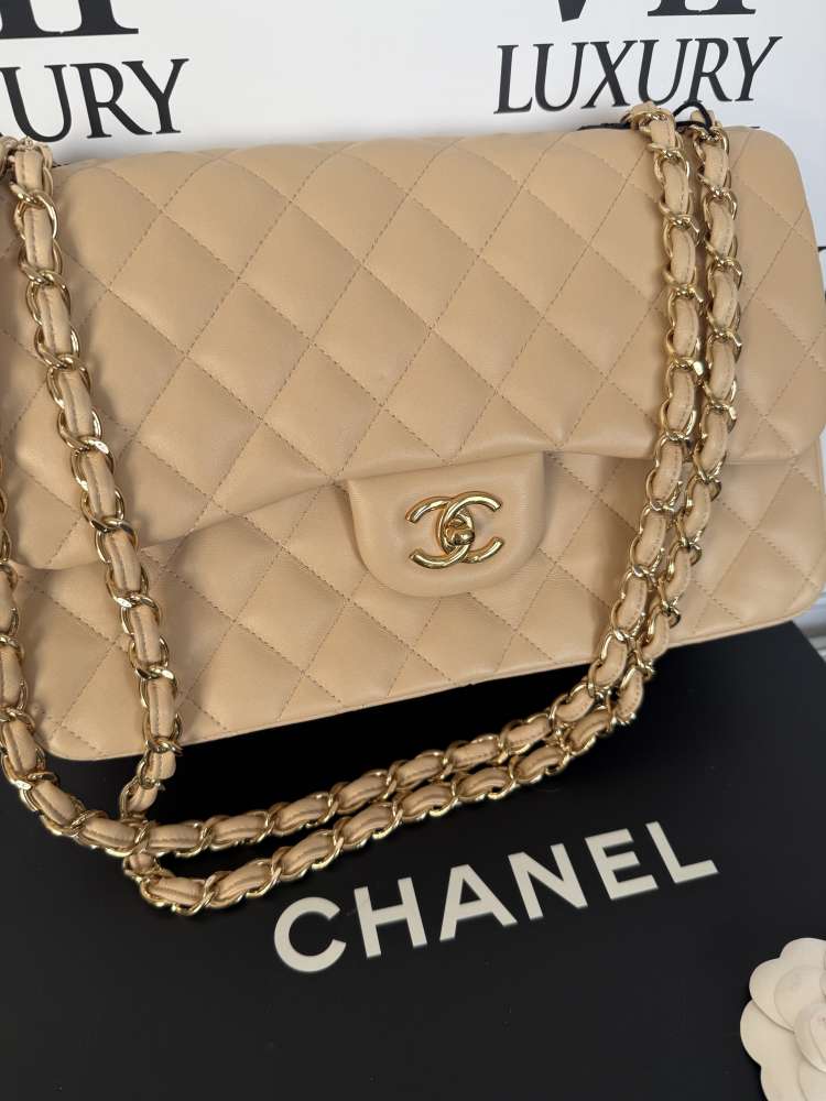 Chanel Jumbo double flap