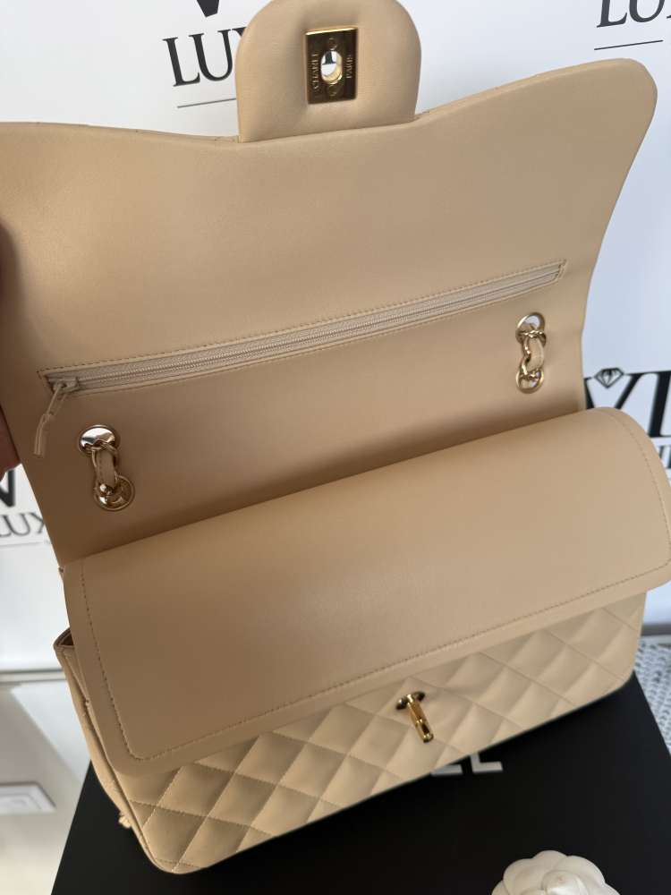 Chanel Jumbo double flap