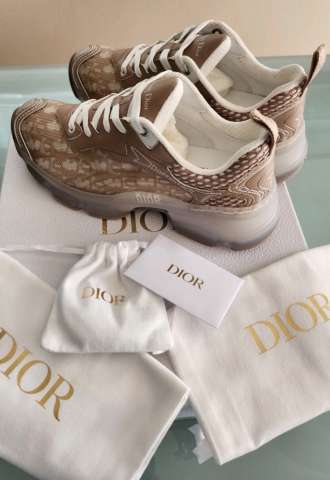 https://www.vipluxury.sk/Dior tenisky