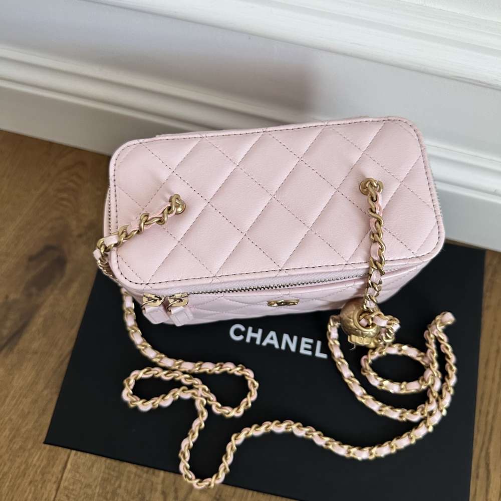 Chanel vanity case ružová