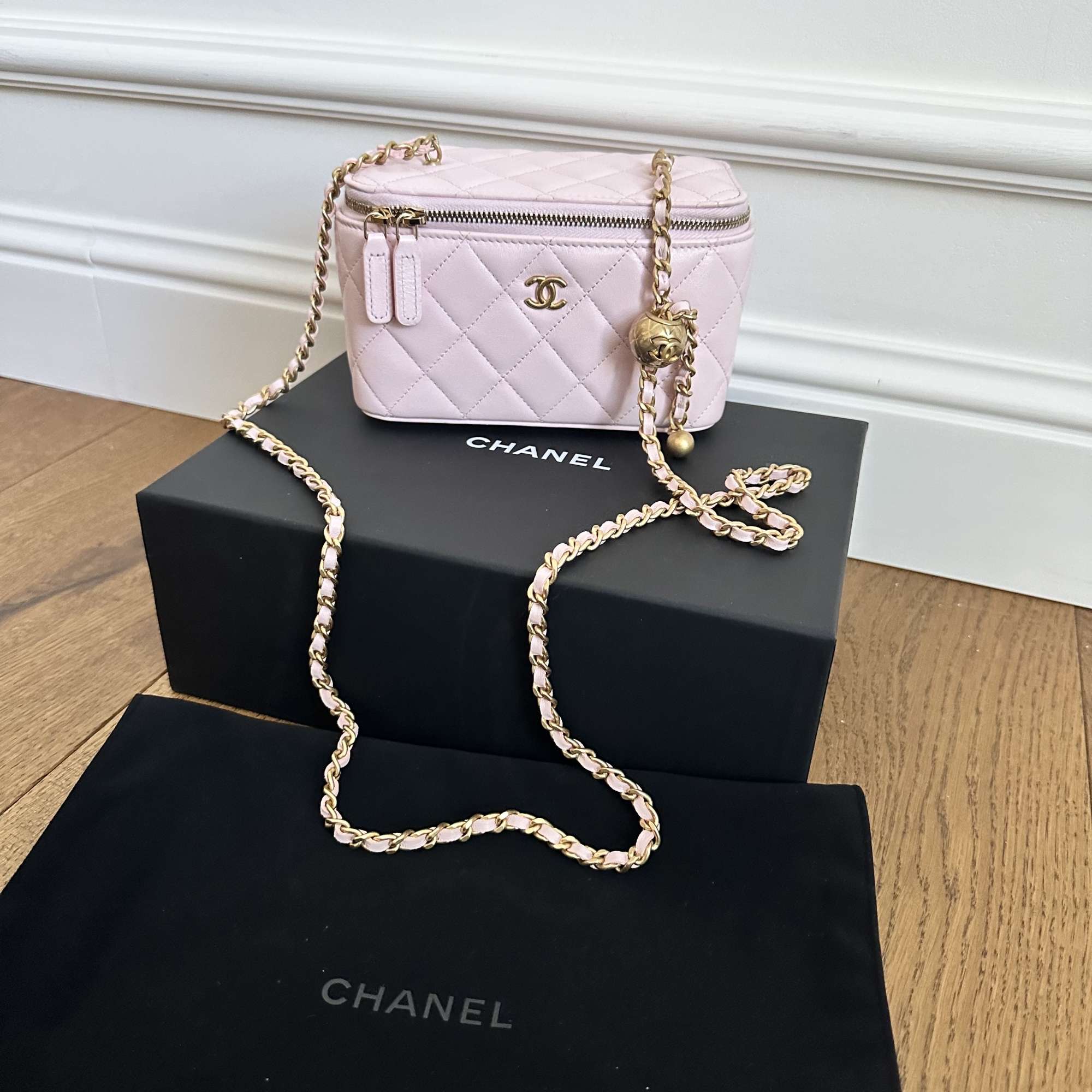 Chanel vanity case ružová