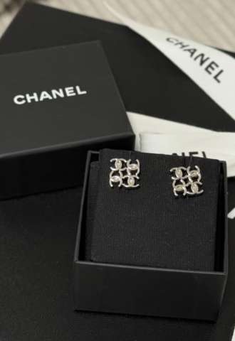https://www.vipluxury.sk/Chanel náušnice