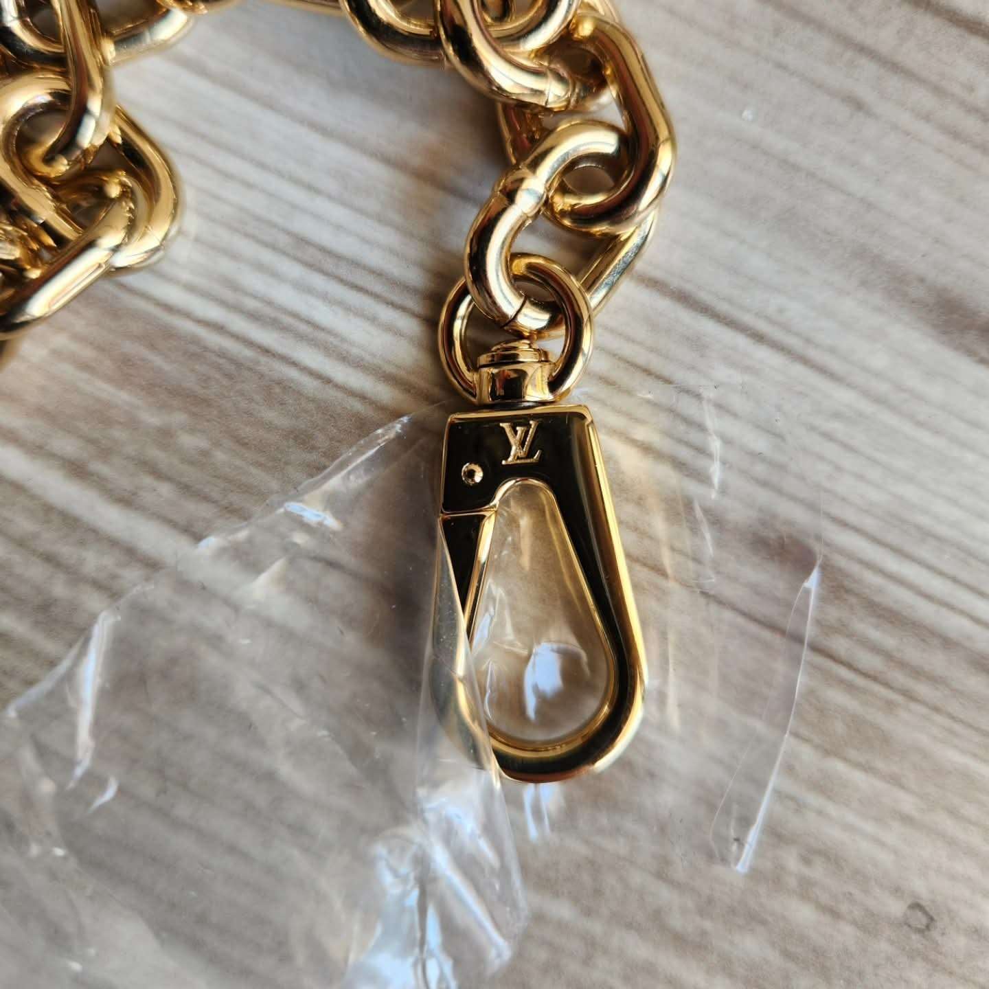 Louis Vuitton Charm Retez