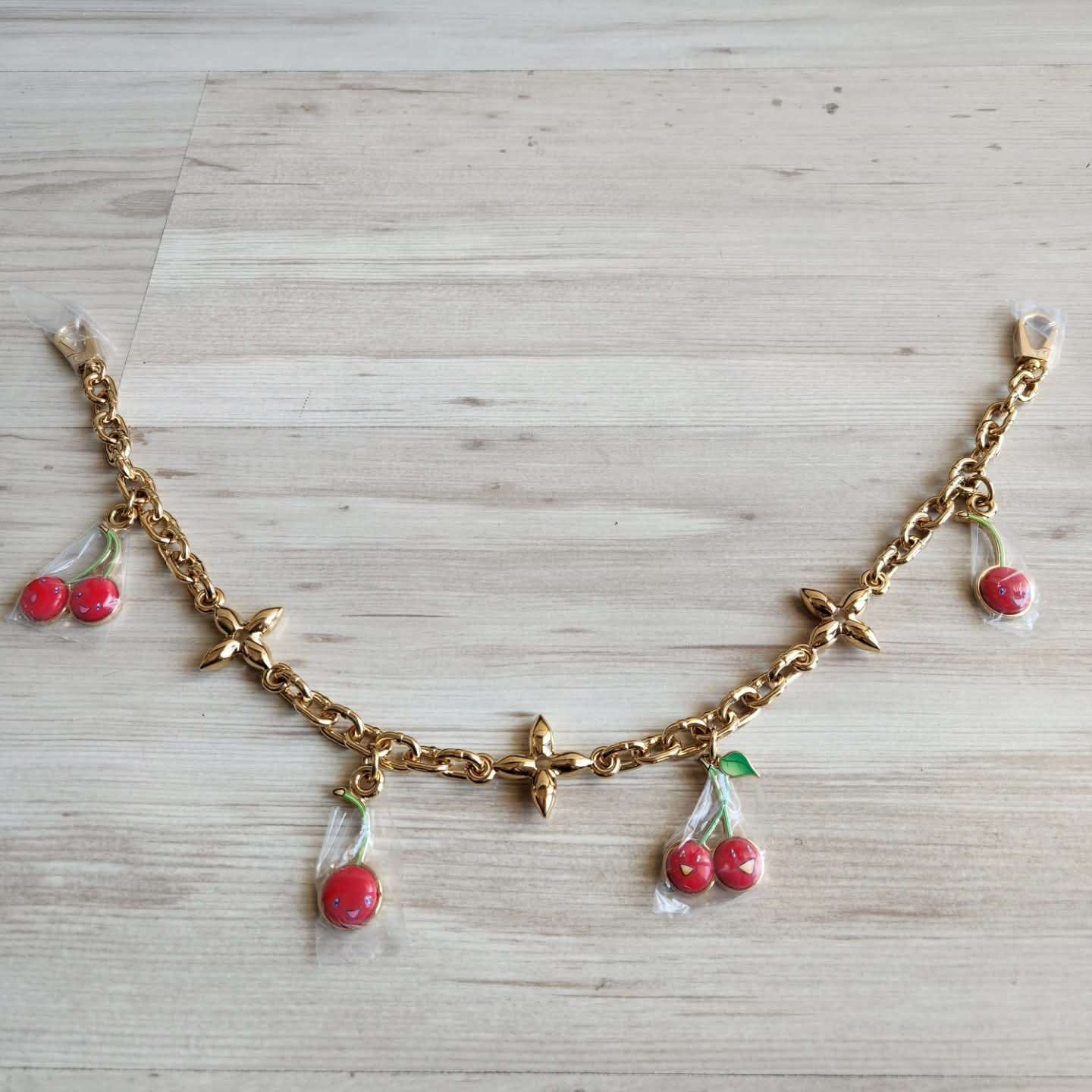 Louis Vuitton Charm Retez