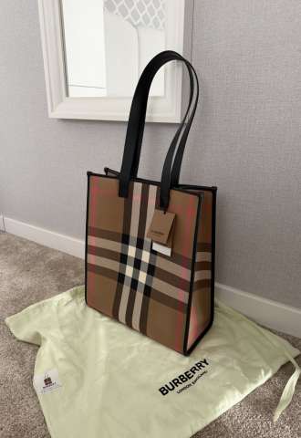 https://www.vipluxury.sk/Burberry leather tote