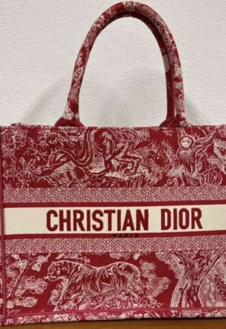 https://www.vipluxury.sk/Dior tote médium
