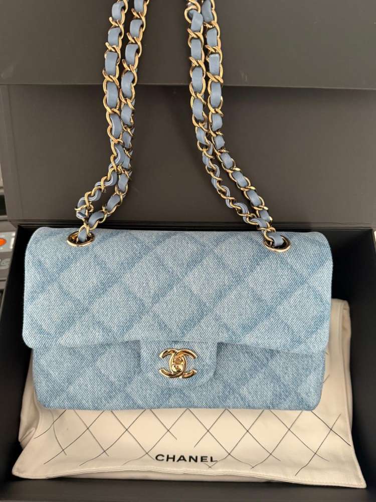Chanel clasic medium