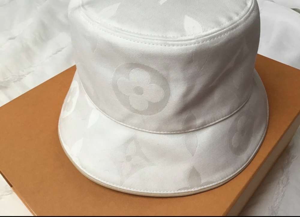 Louis Vuitton klobúk