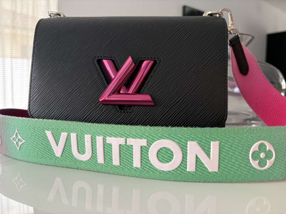 Louis Vuitton Twist Epi MM