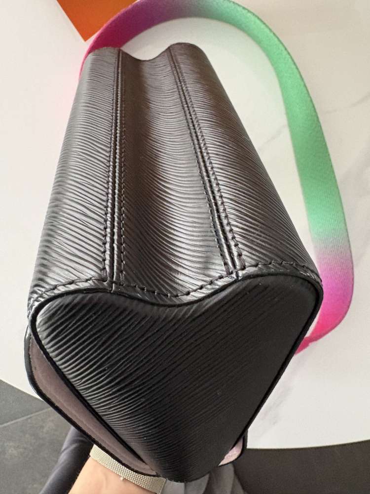 Louis Vuitton Twist Epi MM