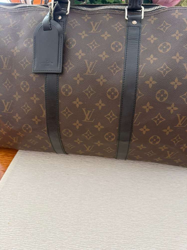 Louis Vuitton keepal