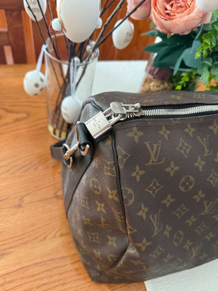 Louis Vuitton keepal