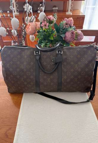 https://www.vipluxury.sk/Louis Vuitton keepal