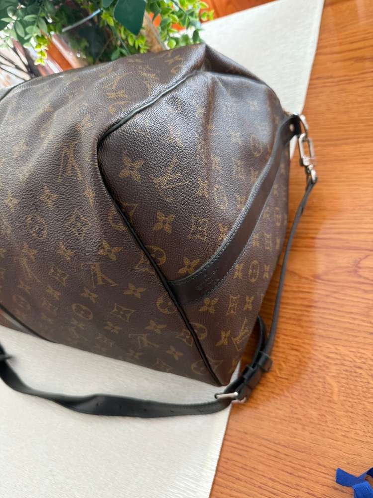 Louis Vuitton keepal