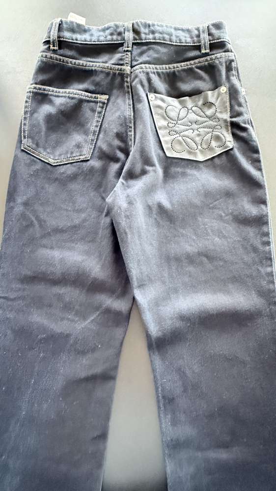 Rovné džínsy Loewe s vysokým pásom a koženými vreckami Anagram